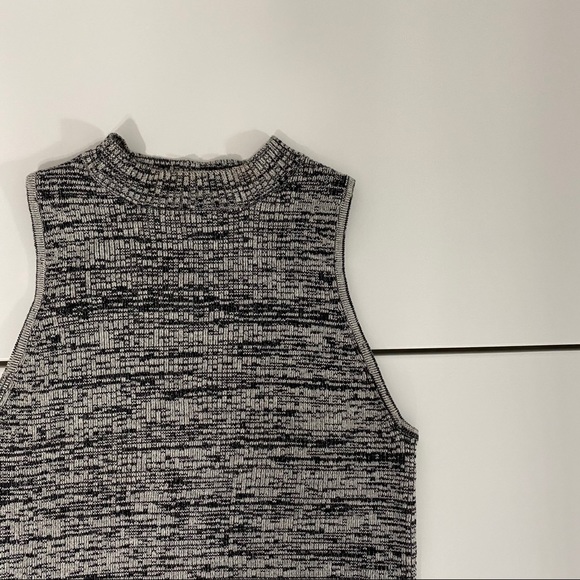 FOREVER 21 SLEEVELESS WOMENS COTTON CROP TOP - Picture 2 of 7